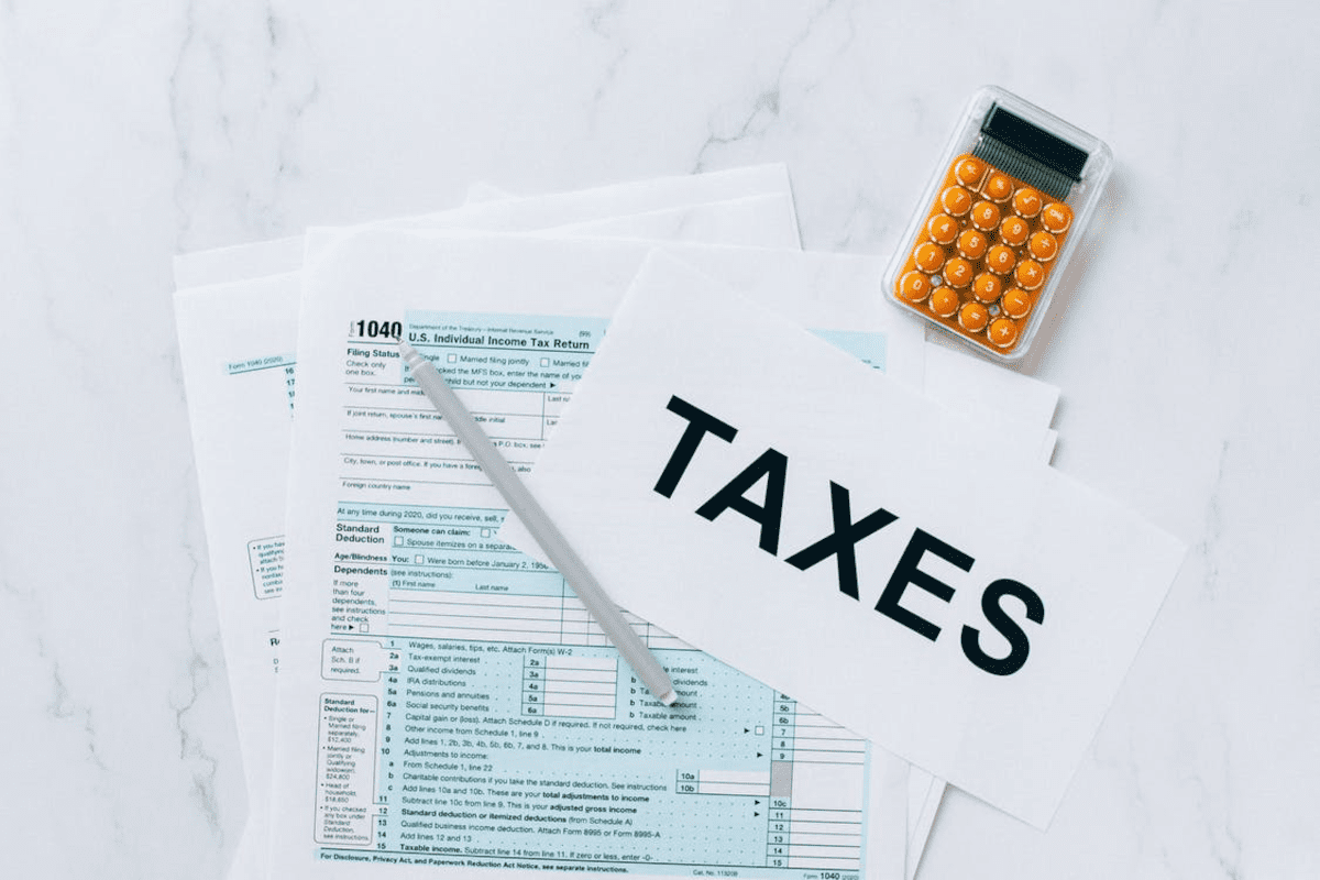 salary vs dividends Canada, how to pay yourself from a corporation in Canada, owner manager salary dividends Ontario, paying yourself from incorporated business Canada, best way to pay yourself corporation Canada, salary or dividends small business Canada, how to pay yourself corporation Ontario, T4 vs dividends Canada, incorporated business owner compensation Canada, salary dividends tax implications Canada